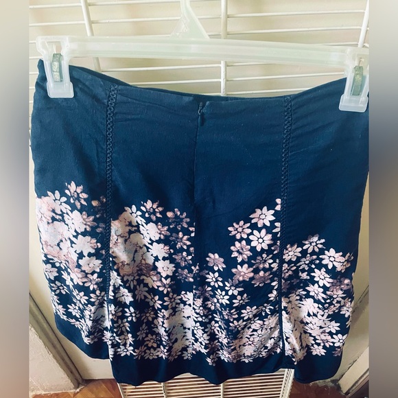 Liz Claiborne Axcess Skirt MIDI Navy Blue Light Pink Floral Size 4 Small Boho - Picture 6 of 12